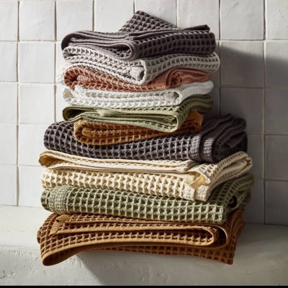 CASALUNA NWT 100% cotton waffle bath towel -dark gray
